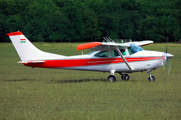 flying school airplane