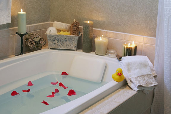 luxury bathtub with candles