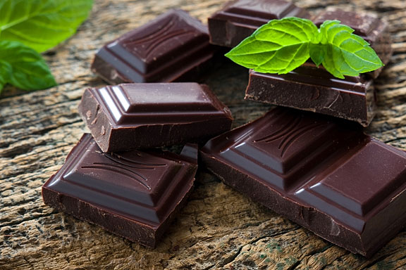 dark chocolate pieces and green mint leaves