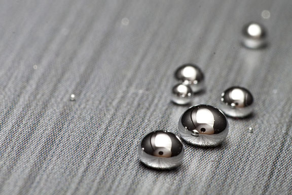silver mercury droplets
